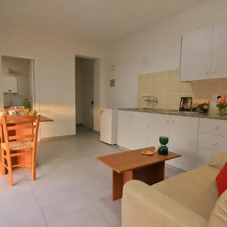 S Sari Flats לרנקה